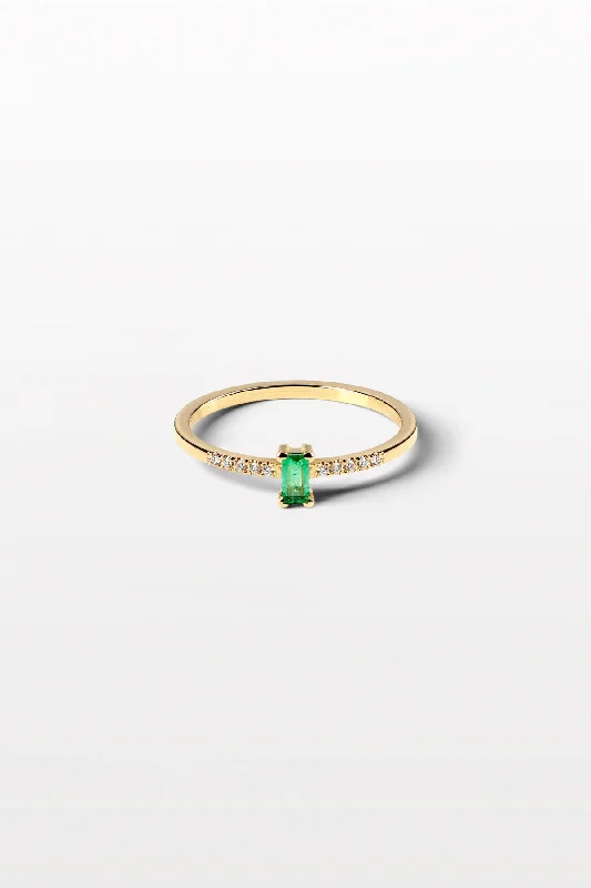 Seasonal Jewelry Clearance – Best Styles At The Lowest Prices 2. 1 06 18K Gold Ring w. Diamond & Emerald