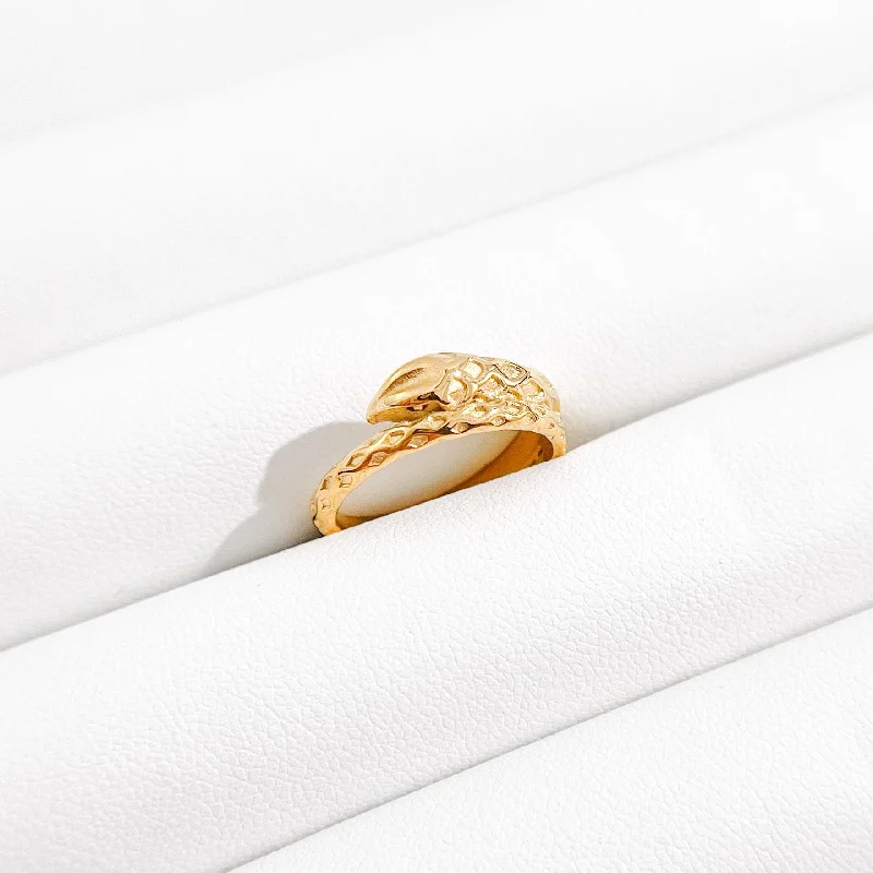 Serpent Ring in Gold