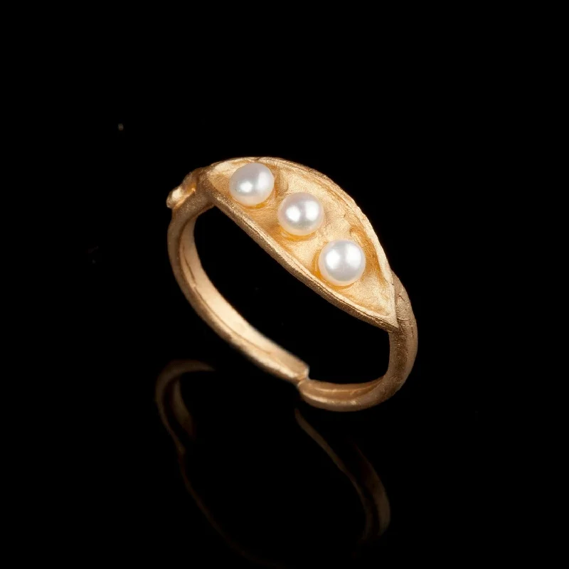 Sparkle In Style With Our Best Jewelry Deals Pea Pod Triple Pearl - Ring